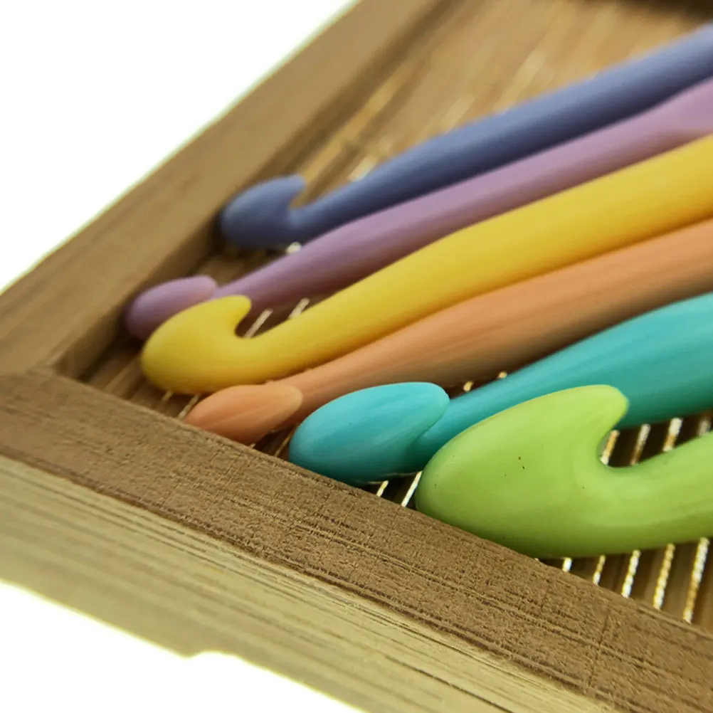 

12Pcs Ergonomic Nonslip Crochet Hooks Set Ideal Scarf Hat Gloves Sweater Making Beginner Friendly Various Sizes