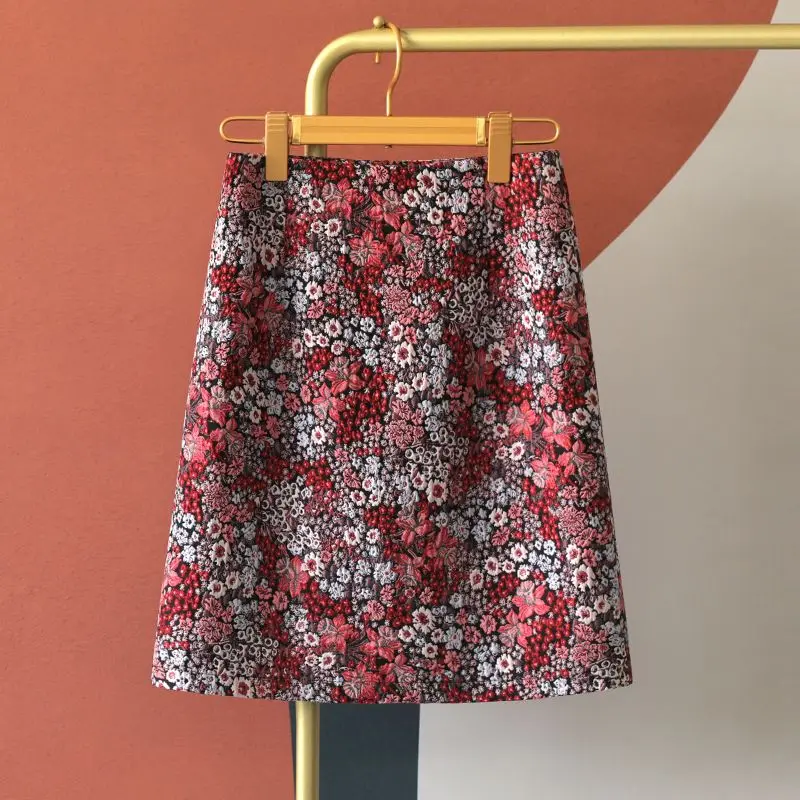 

Floral Skirt for Women in Spring and Autumn New Embroidered High-waisted Retro A-line Jacquard Hip Short Skirt One-step Skirt