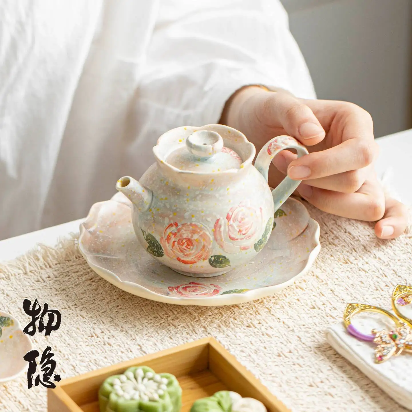 Wuyintang Underglaze Hand Painted Rose Teapot Handmade Ceramic Tea With Filter Ladies Special Handle Pot