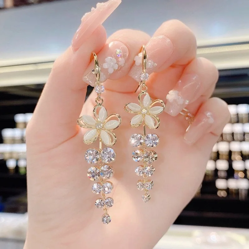 Neue Design Exquisite Opal Blume Ohrringe für Frauen Licht Luxus Strass Lange Quaste Ohrringe Hochzeit Schmuck Großhandel