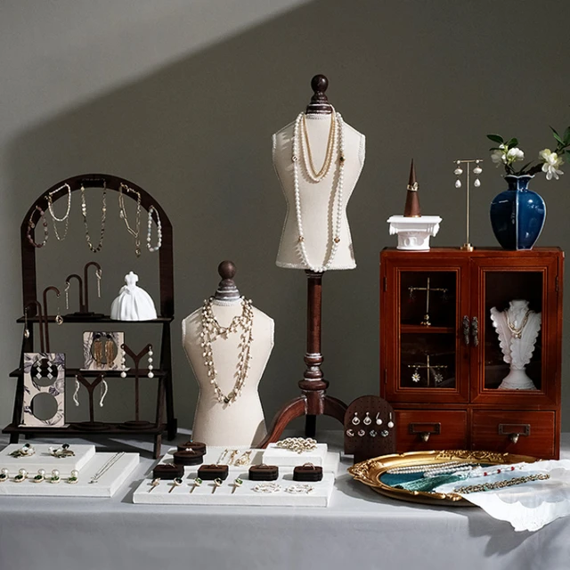 Jewelry display pieces store
