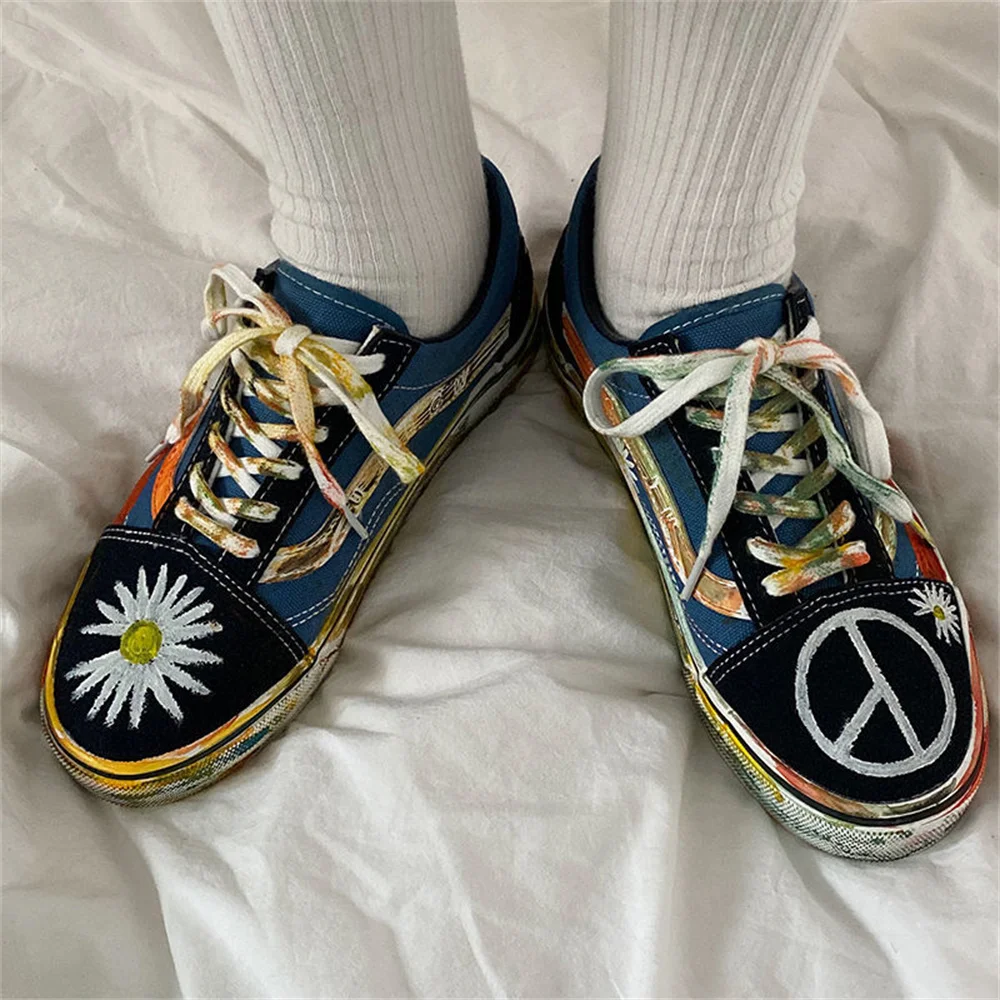 2024 Men's shoes fashion autumn winter small yellow peach blue hand-painted graffiti shoes students do old women's shoes lovers