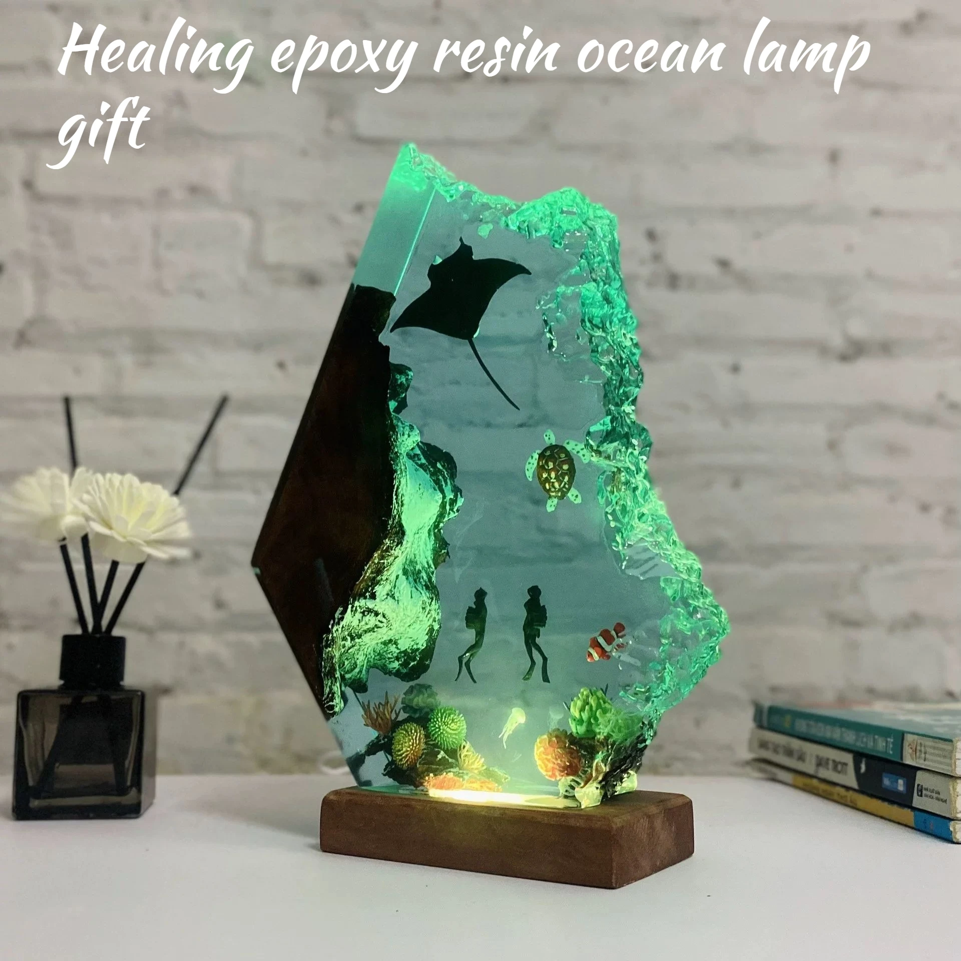

8*5 Inches New Marine Epoxy Resin Luminous Ornaments Creative Atmosphere for Couples' Diving High-end Home Decoration Gifts