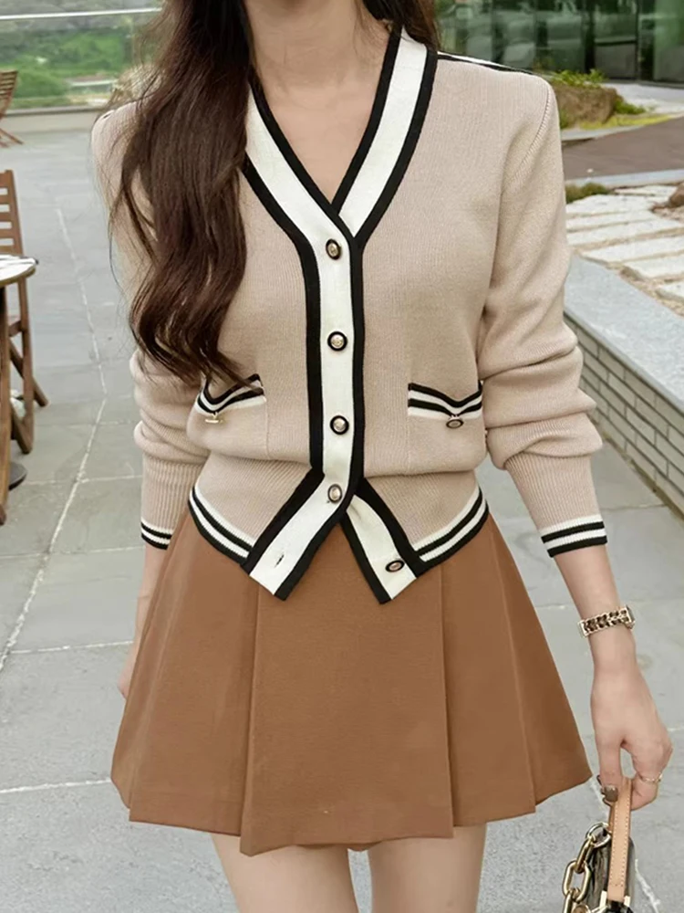 

Small fragrant style V-neck single breasted contrasting color retro slimming long sleeved knitted jacket for women