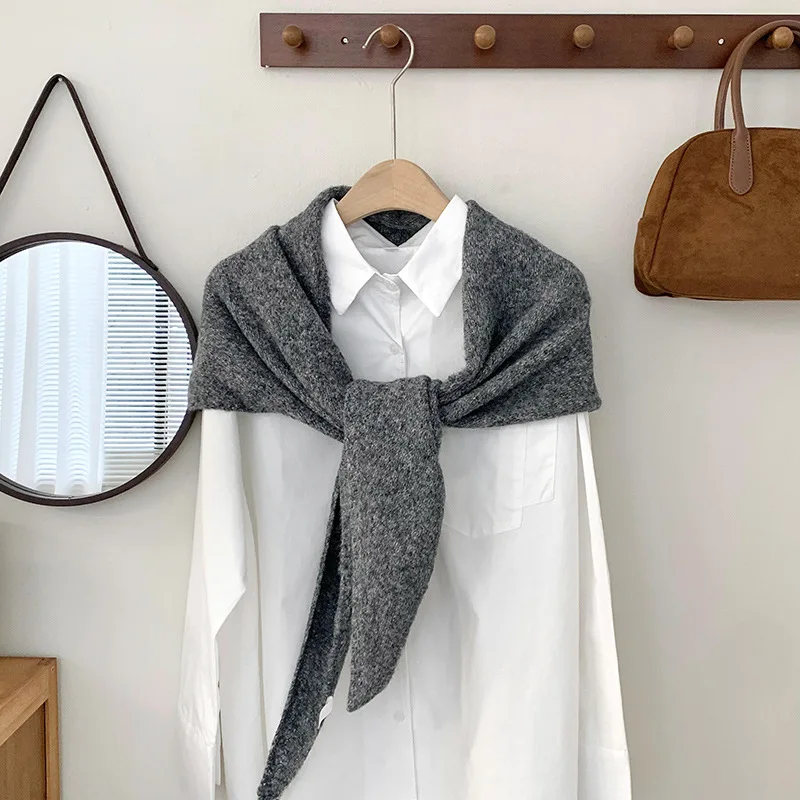 Fashionable Knitted Winter Wrap for Women with Decorative Elements Stylish and Versatile Triangle Scarf for Autumn and Winter
