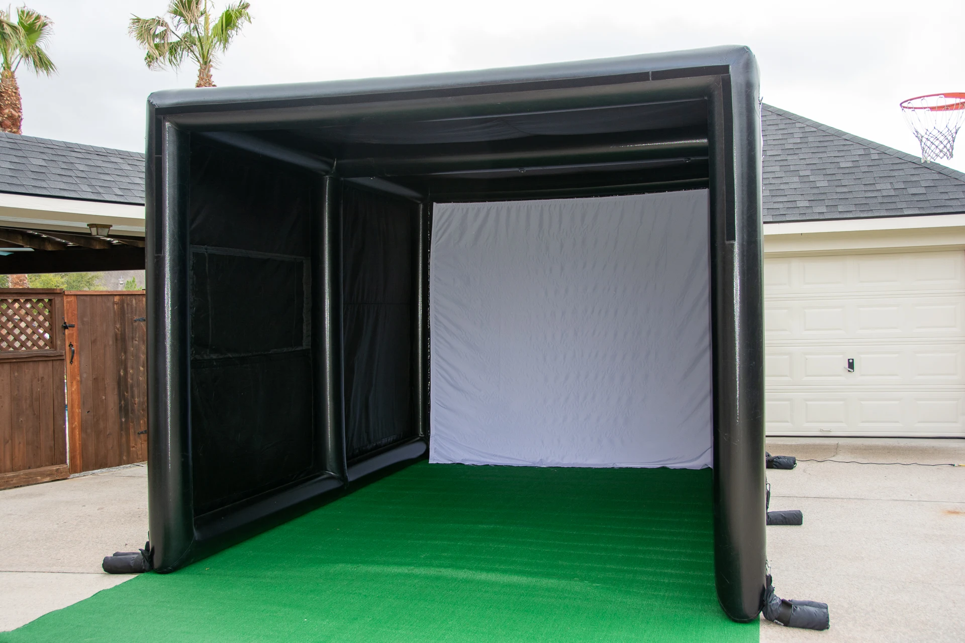 

Inflatable Golf Simulator Enclosure Golf Training Cage Inflatable Golf Simulator Projector Shooting Tent with Screen