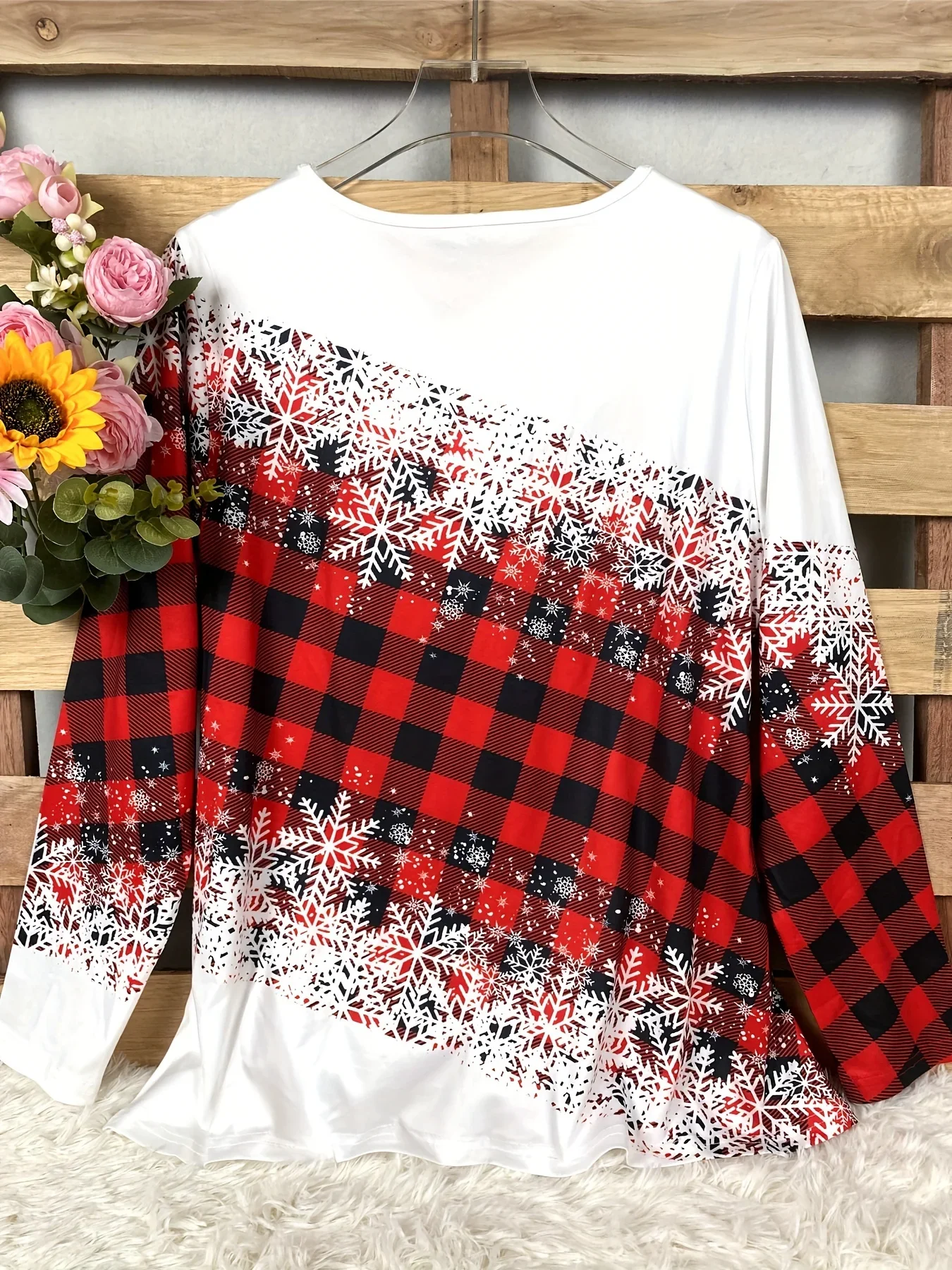 Damen-Weihnachtsshirt in Übergröße mit Karomuster und Schneeflocken-Print, 3/4-Ärmel, Rollkragen, Knopfdetail, lässiges T-Shirt – Detail 9