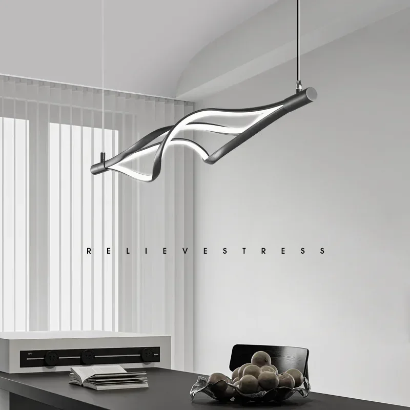 Lampe LED suspendue au design moderne, luminaire décoratif d'intérieur, idéal pour un salon, une salle à manger, une chambre à coucher ou un restaurant