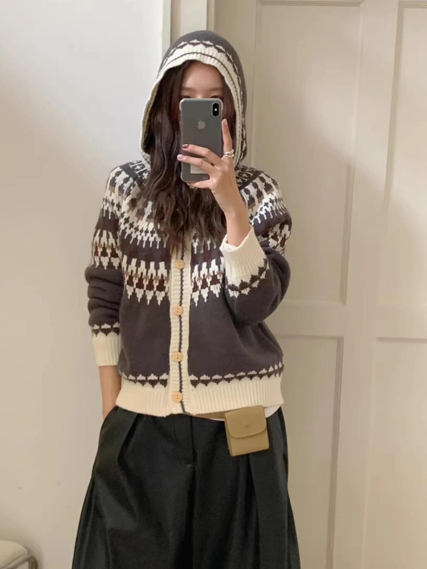 เสื้อคลุมไหมพรมถักมีฮู้ดสำหรับผู้หญิง สไตล์เรโทร สีสันสดใส แต่งผ้าต่อกัน  สำหรับฤดูใบไม้ร่วงและฤดูหนาว ให้ความอบอุ่น  แบบยาว