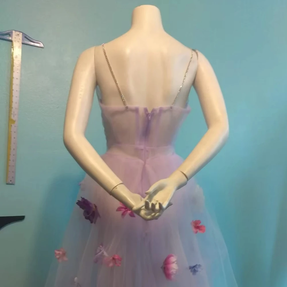 الوهم الزهور فساتين لحضور الحفلات الموسيقية الخامس الرقبة الطبقات تول ألف خط رداء حفلات السباغيتي الأشرطة موضة الخزامى النساء فساتين السهرة