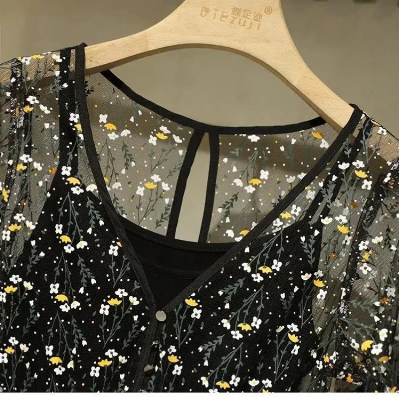 Traje de falda de encaje elástico con manga de cuerno ahuecada para mujer, traje de camisola que combina con todo, cuello en V, Patchwork estampado, nuevo, verano, 2024