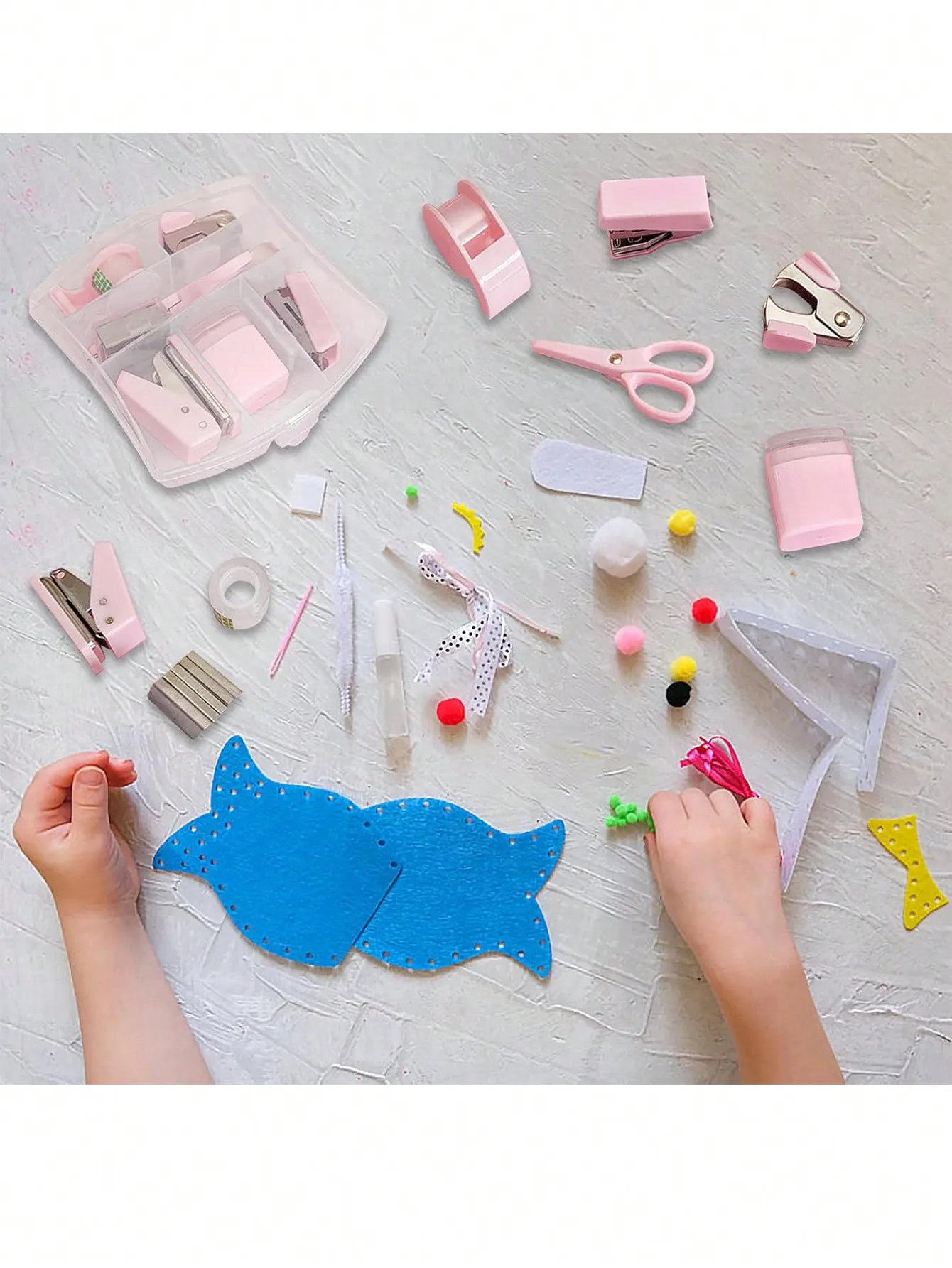 8 قطع من مجموعات مستلزمات المكاتب الصغيرة، اللوازم المدرسية الصغيرة – تتضمن دباسة صغيرة، مقص، مزيل التيلة، الدبابيس، موزع الأشرطة