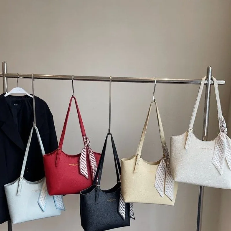 

Elegant Unique Designer Diaper Bag For Women Crossbody Handbag Luxury Leather Tote Large Capacity Simple Letter Logo Solid