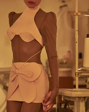 レディース ハイウエスト ミニスカート オーバーサイズ リボン バックタイ ストラクチャード アイボリー ホワイト デザイナー パーティー トレンド エバープリティ プラスサイズ