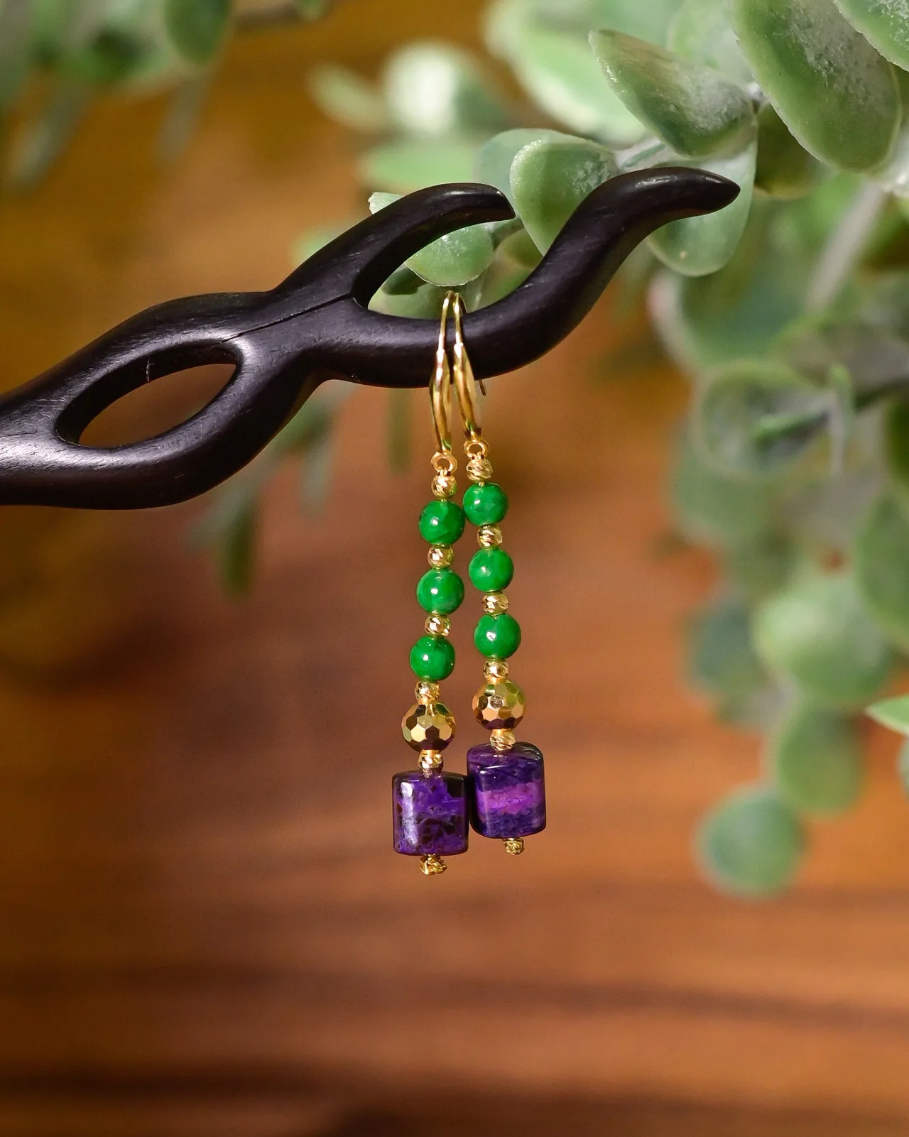 

Квадратные серьги сугилита из цельного золота 18 карат, акценты из нефритовых бусин, роскошные женские серьги-гвоздики в миниатюрном китайском стиле