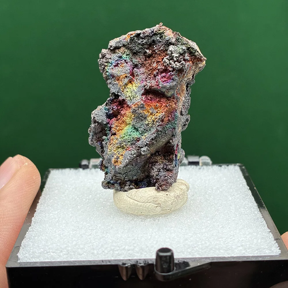

A0-3A Natural Colored Limonite Mineral Egyptian Stones and Crystals Mineral Teaching specimen Box size:52*52*52 mm