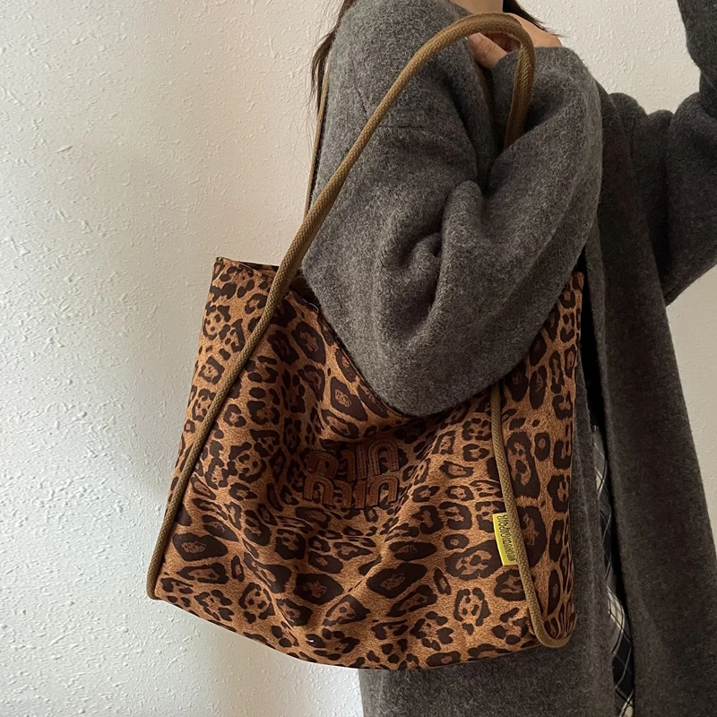 Leopardo impressão grande sacola feminina outono designer casual ombro saco de compras senhoras commuter axilas grande capacidade