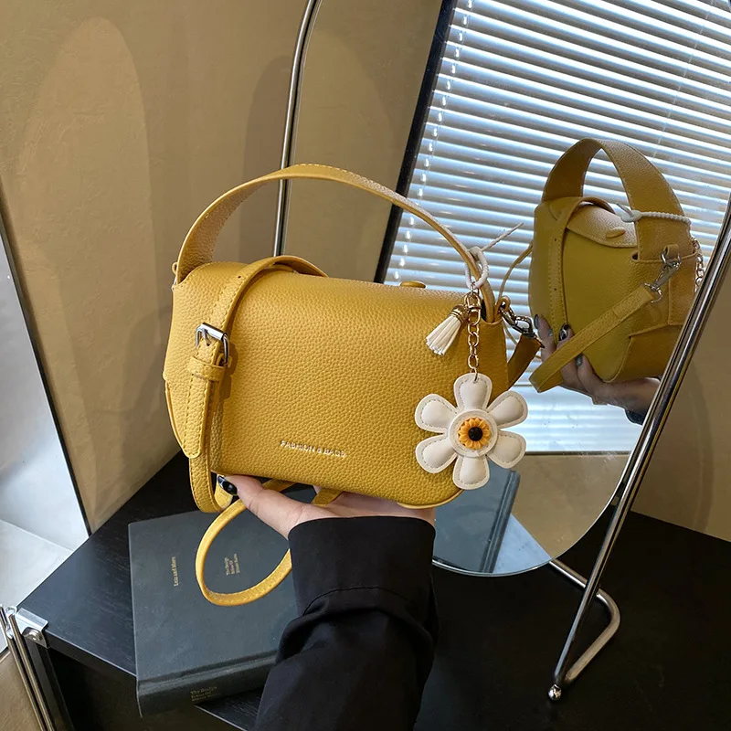 

Floral Shoulder Bag for Women - Stylish Crossbody Purse with Detachable Flower Charm, Spacious Casual Tote & Everyday Handbag