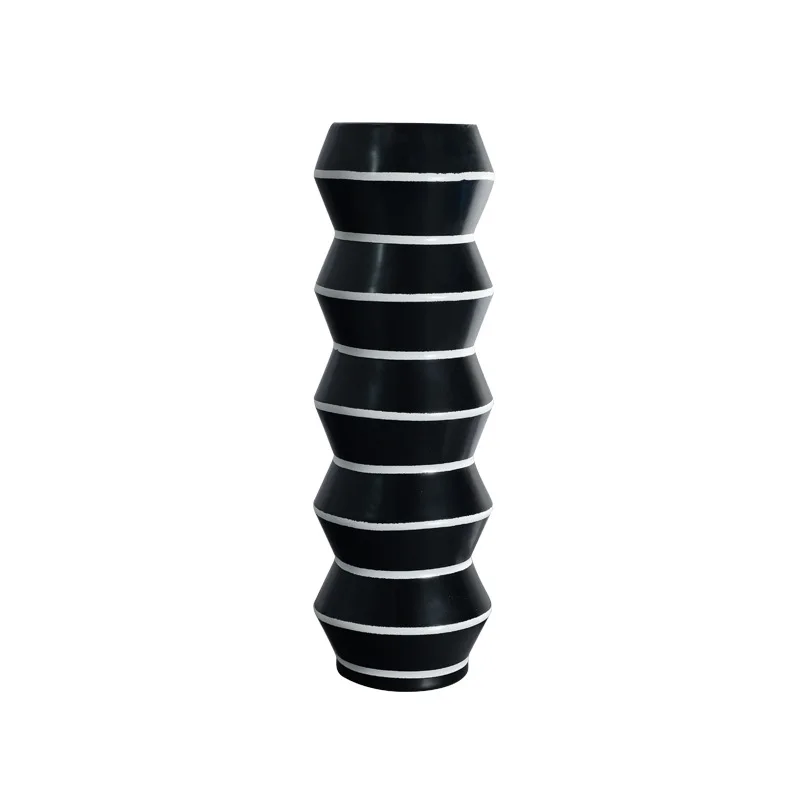 

Simple and modern matching design, black and white striped pattern, special-shaped vase, flower ware, model room