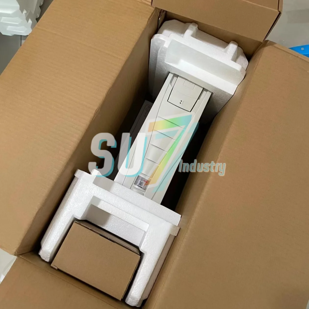 محول التردد ACS510-01-017A-4 ACS510-01-025A-4 جديد في المستودع