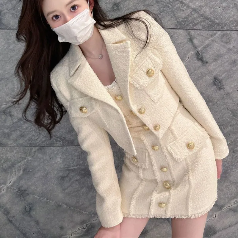 ชุดเซ็ตแฟชั่นสไตล์เซียวเซียงเฟิง ดีไซน์สั้น เรียบหรู ทันสมัย สำหรับฤดูใบไม้ผลิและฤดูใบไม้ร่วง ระดับไฮเอนด์ ช่วยให้ดูผอมเพรียว สายเสื้อความหนาปานกลาง