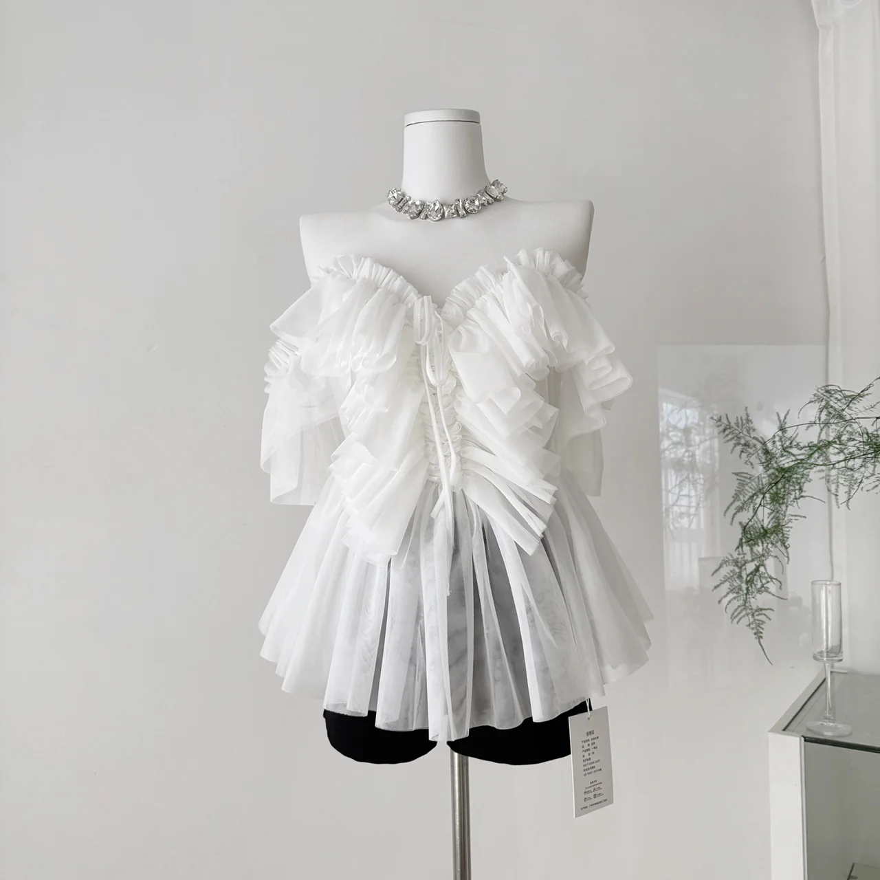 

French Gentle Style Frock Women's Summer Shirt One Shoulder Exposed Fluffy Sensation Shangpin Silk Top Elegant Fashionable