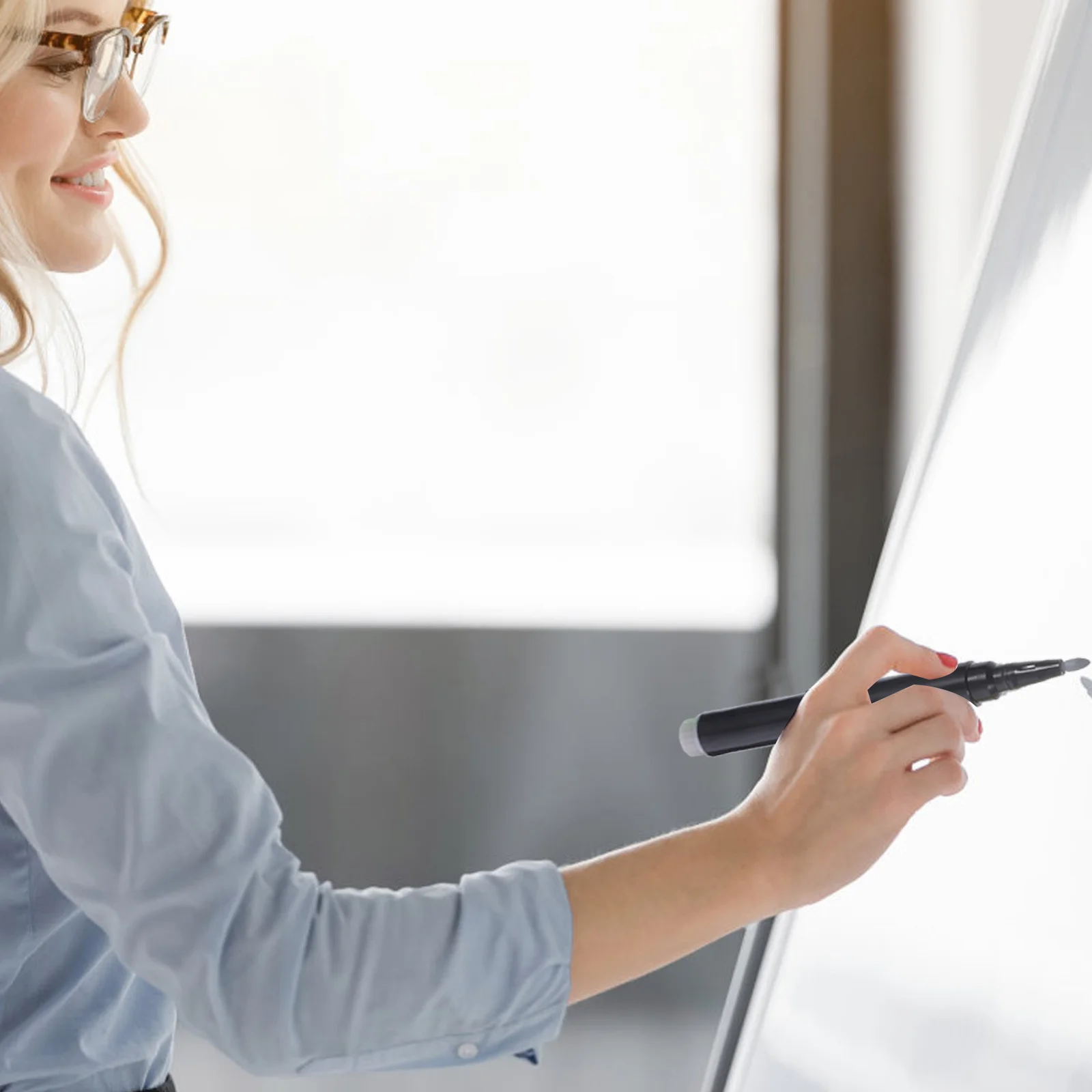 12 قطعة علامات السبورة السائلة الملونة المحمولة أقلام الطباشير الكتابة السلس قابل للمسح علامات المسح الجاف لزجاج السبورة