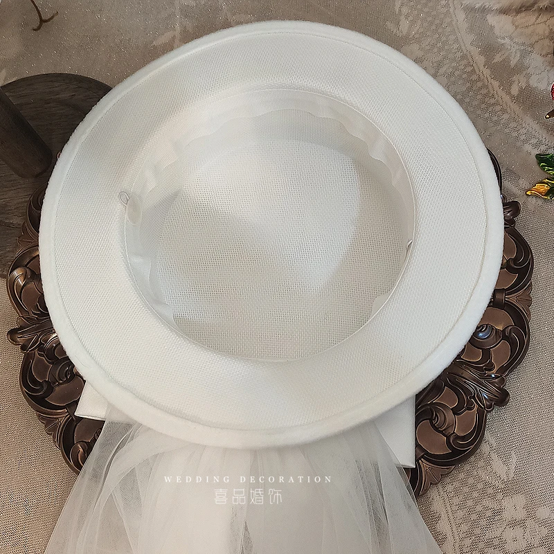 High End White Satin Wedding Hat with Long Mesh Bow Rivet Flat Fedoras Elegant Ladies Formal Ceremony Church Party Hat Headwear