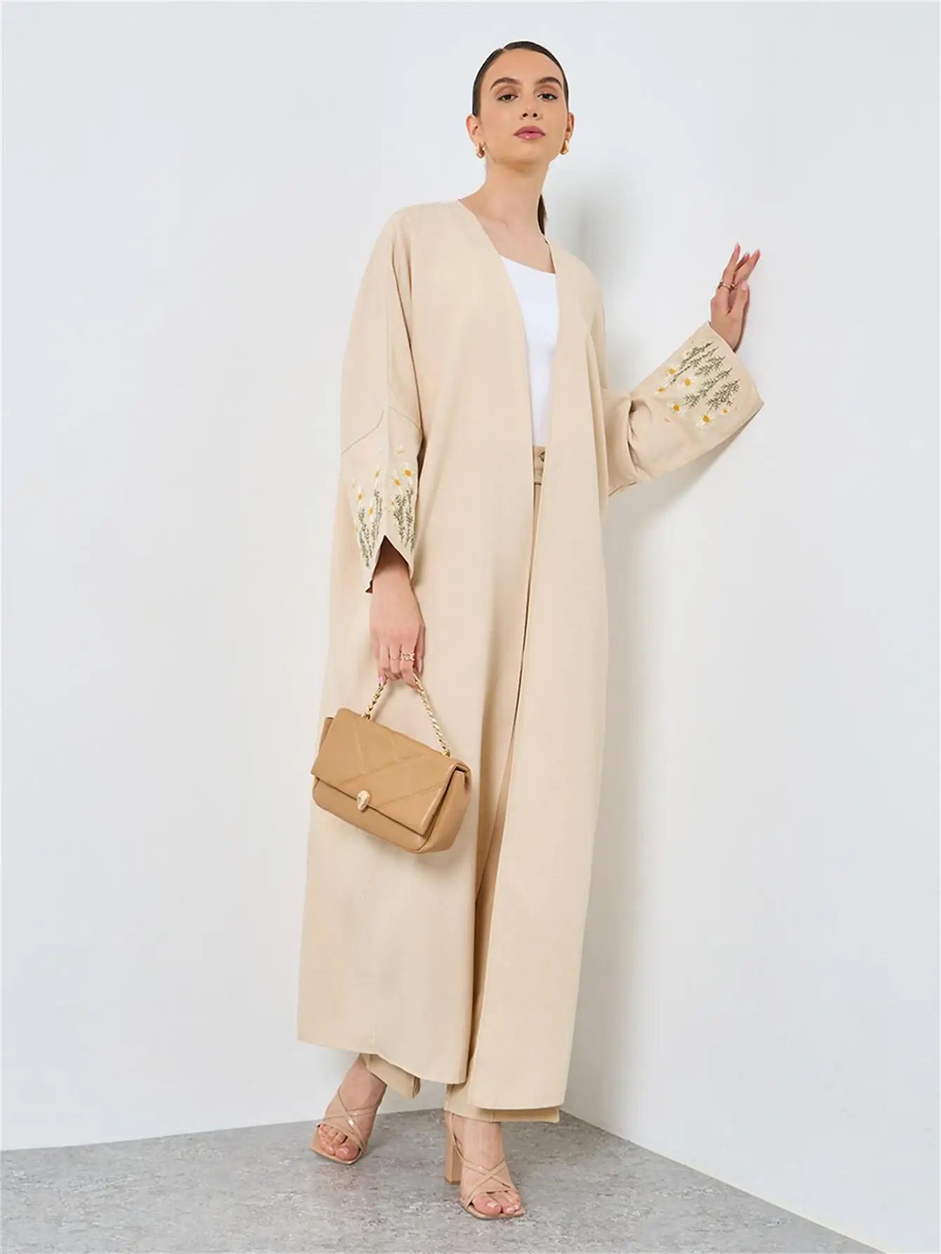 عباية أنيقة للنساء المسلمات في الشرق الأوسط بأكمام طويلة ومطرزة بالزهور عبايات إسلامية فساتين ماكسي قفطان عربي جلباب