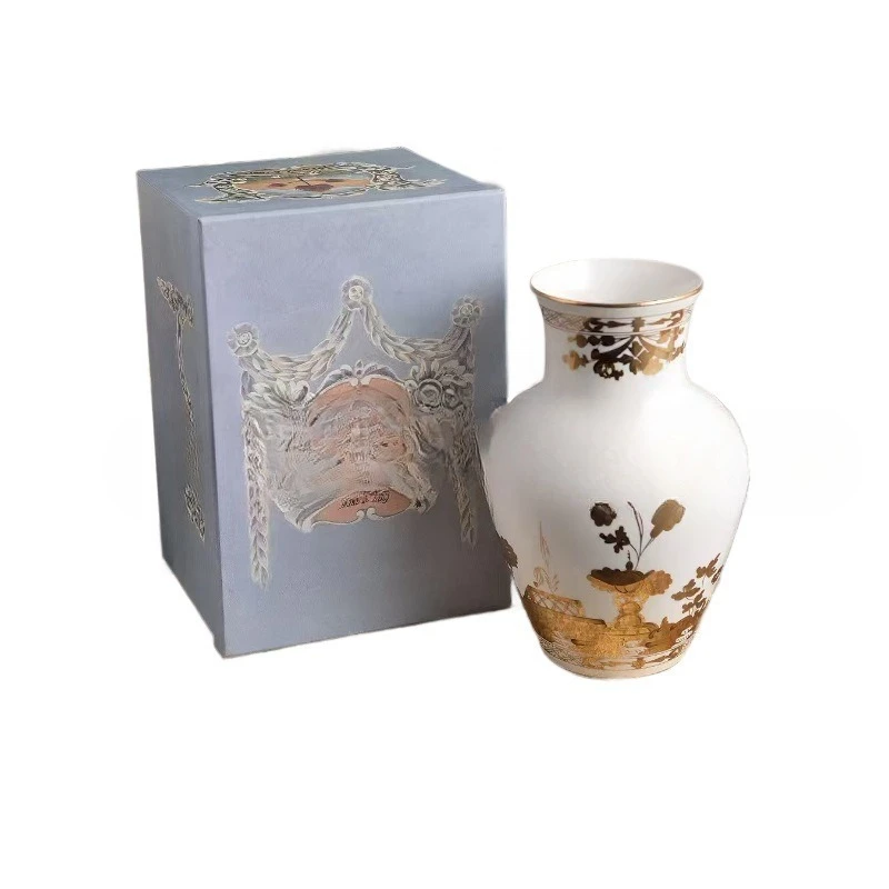 Italian European-style flowers bloom and are rich, hand-painted red ceramic vases, wedding ornaments in the living room