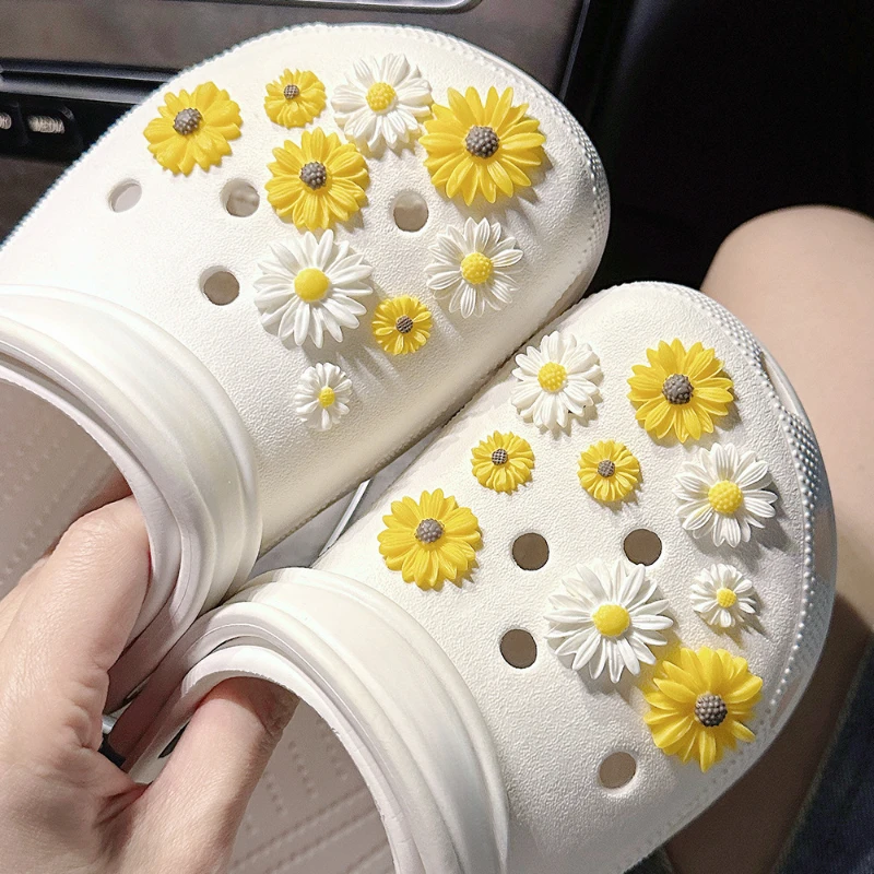 New Elegant Women DIY Hole Shoes Charms for Cute Daisy Shoes Accessories White Pink All-match Shoe Decorations Fashion Bundle
