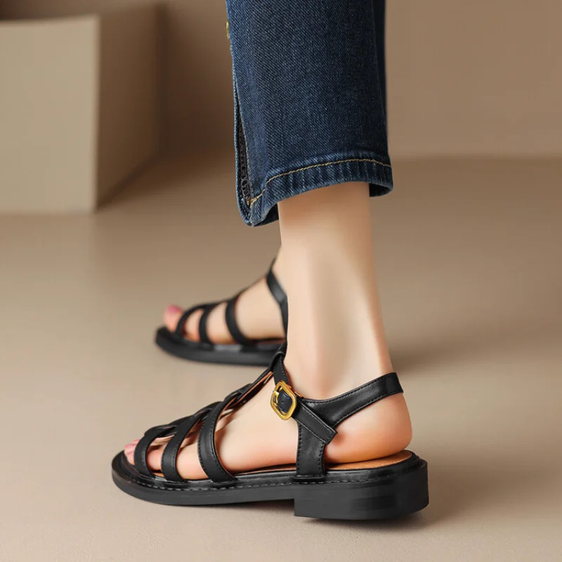 Sandalias de diseñador para mujer, sandalias romanas antideslizantes transpirables negras para vacaciones al aire libre, zapatos femeninos hechos a mano de talla grande 40, verano 2024