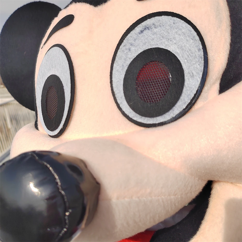 Рисунок 6 - Новогодний золотой костюм Минни Маус