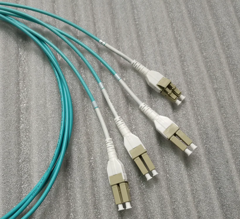 OM4 MPO to LC 8 스트랜드 8 코어 12 코어 유니부트 LC 멀티모드 팬아웃 MTP MPO 광섬유 패치 코드 케이블 QSFP 트랜시버용