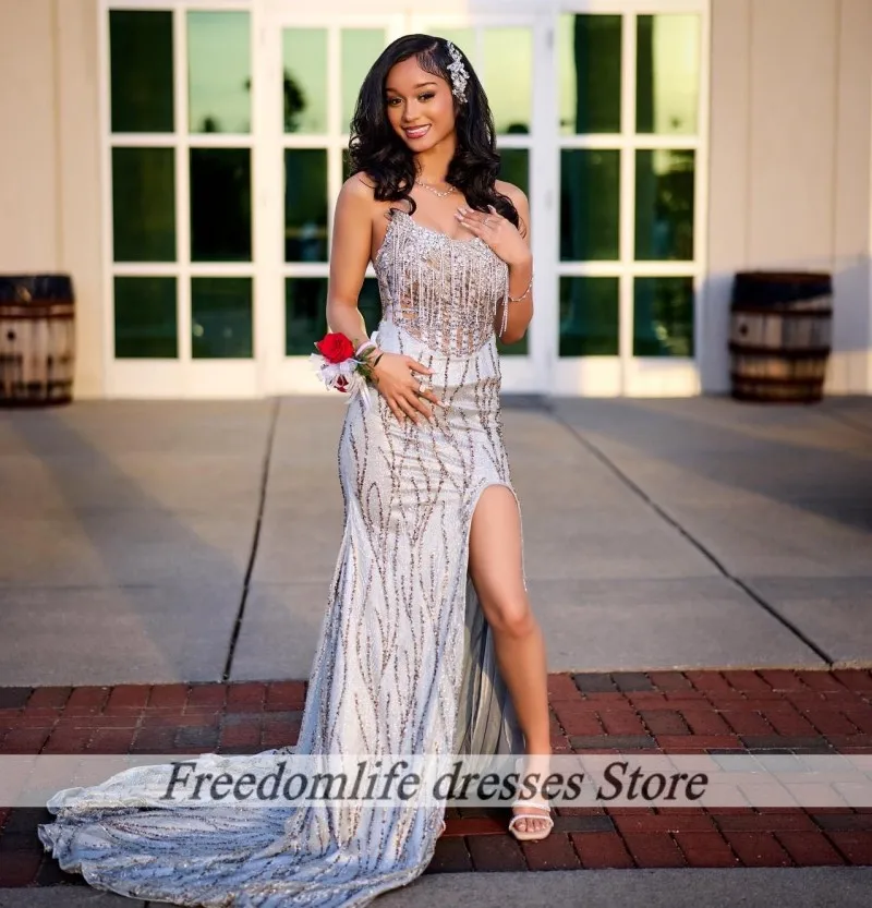 ロマンチックなプロムドレス ストラップレス マーメイド スプリット 絶妙なパーティードレス 女性用 ビーズ スパンコール タッセル ローブ ド ソワレ カスタマイズ