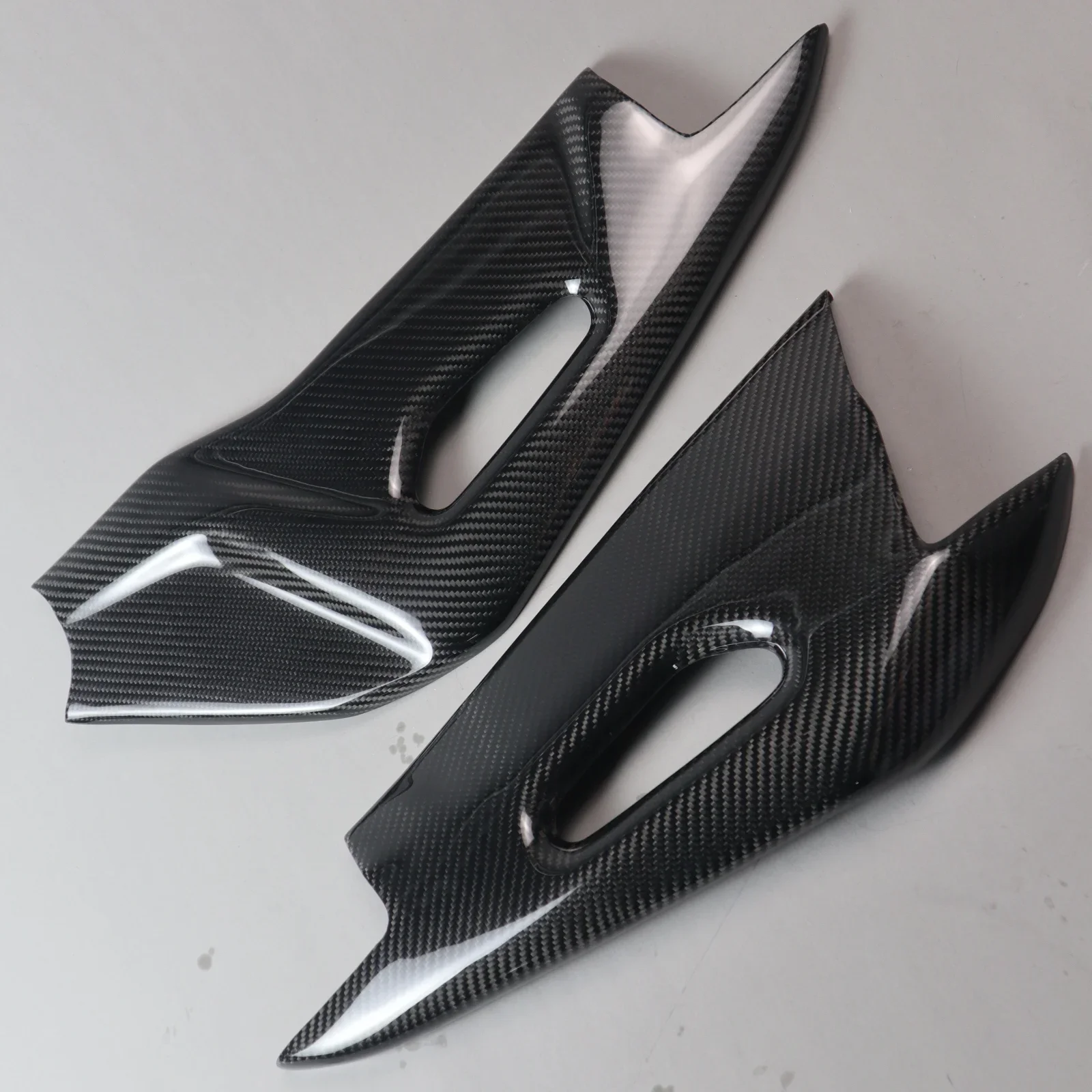 2025 Juego completo de accesorios de modificación de fibra de carbono para Apulia RSV4, incluye guía de parabrisas, sistemas de carrocería de motocicleta de escape