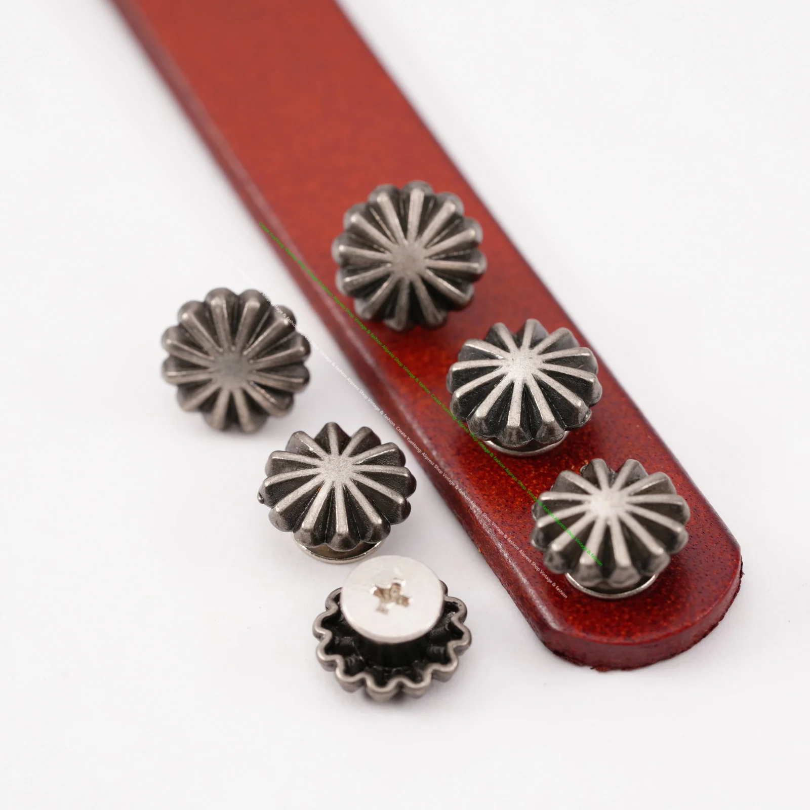 10pc Quality Little Fashion Japan Style Flower Leathercraft Leather Bracelet Conchos Screwback Wallet Decor 10mm