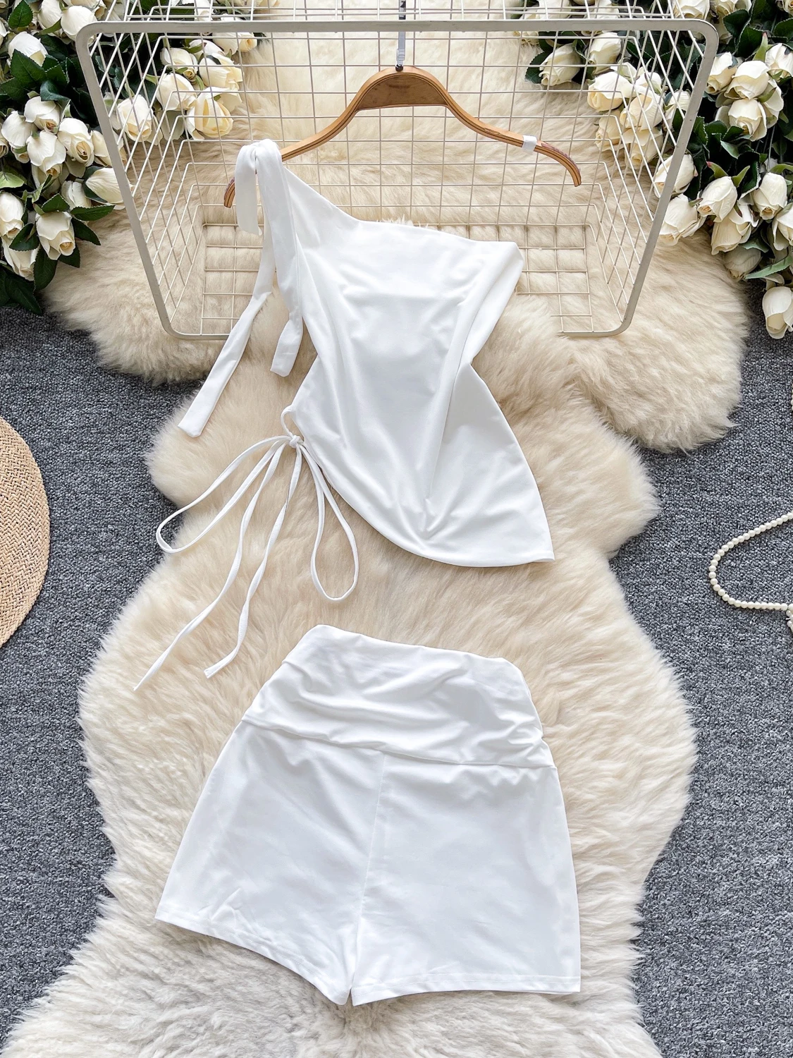 طقم صيفي أنيق للسيدات بخصر عالٍ بدون أكمام وياقة غير متماثلة مع سراويل قصيرة للتخسيس فاخرة على طراز Miss Rich #3