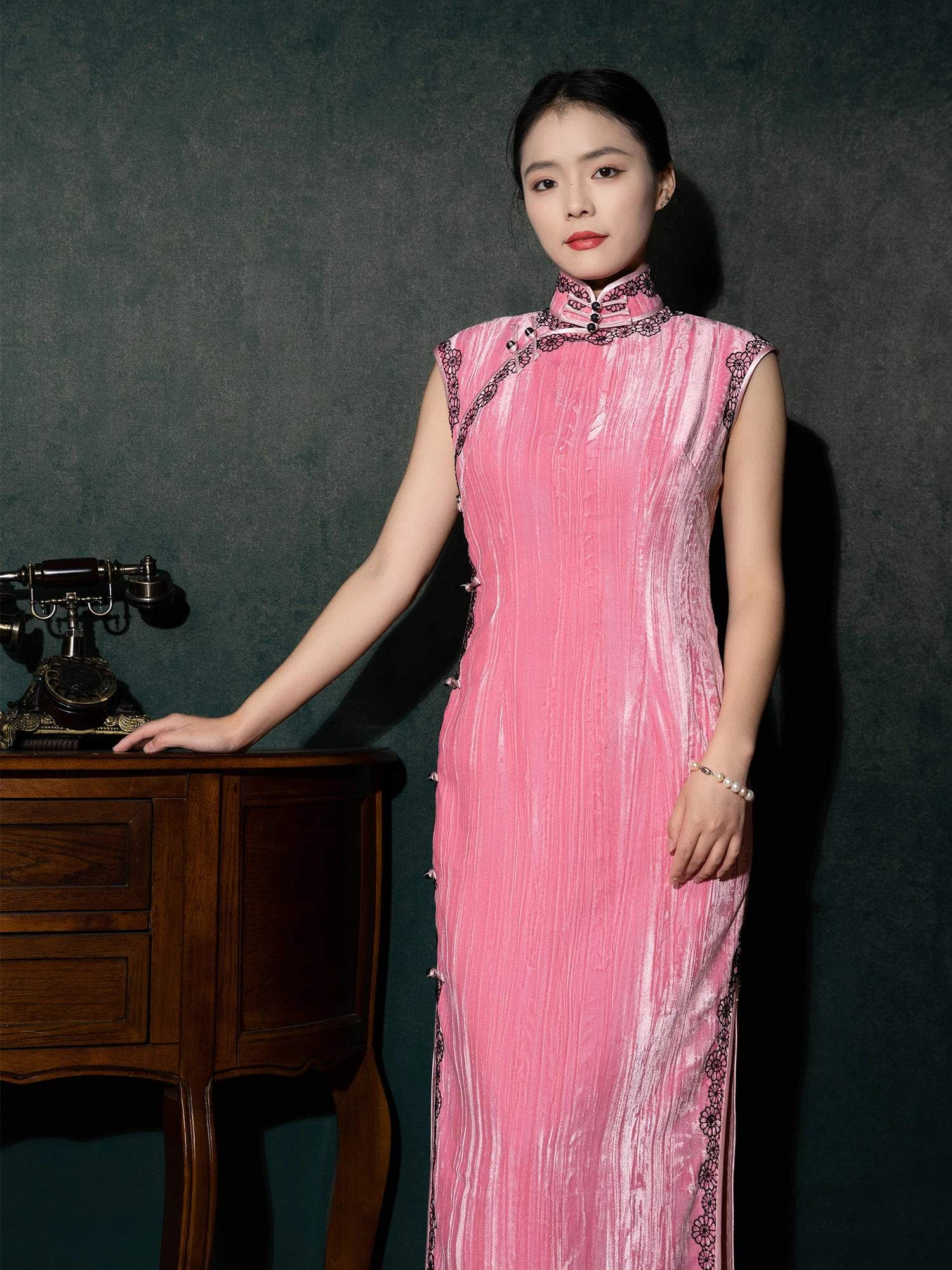 

Летний повседневный длинный жилет в стиле ретро с круглым вырезом, облегающий, с вельветовыми вставками и двойным слоем, с эффектом перекидного плеча