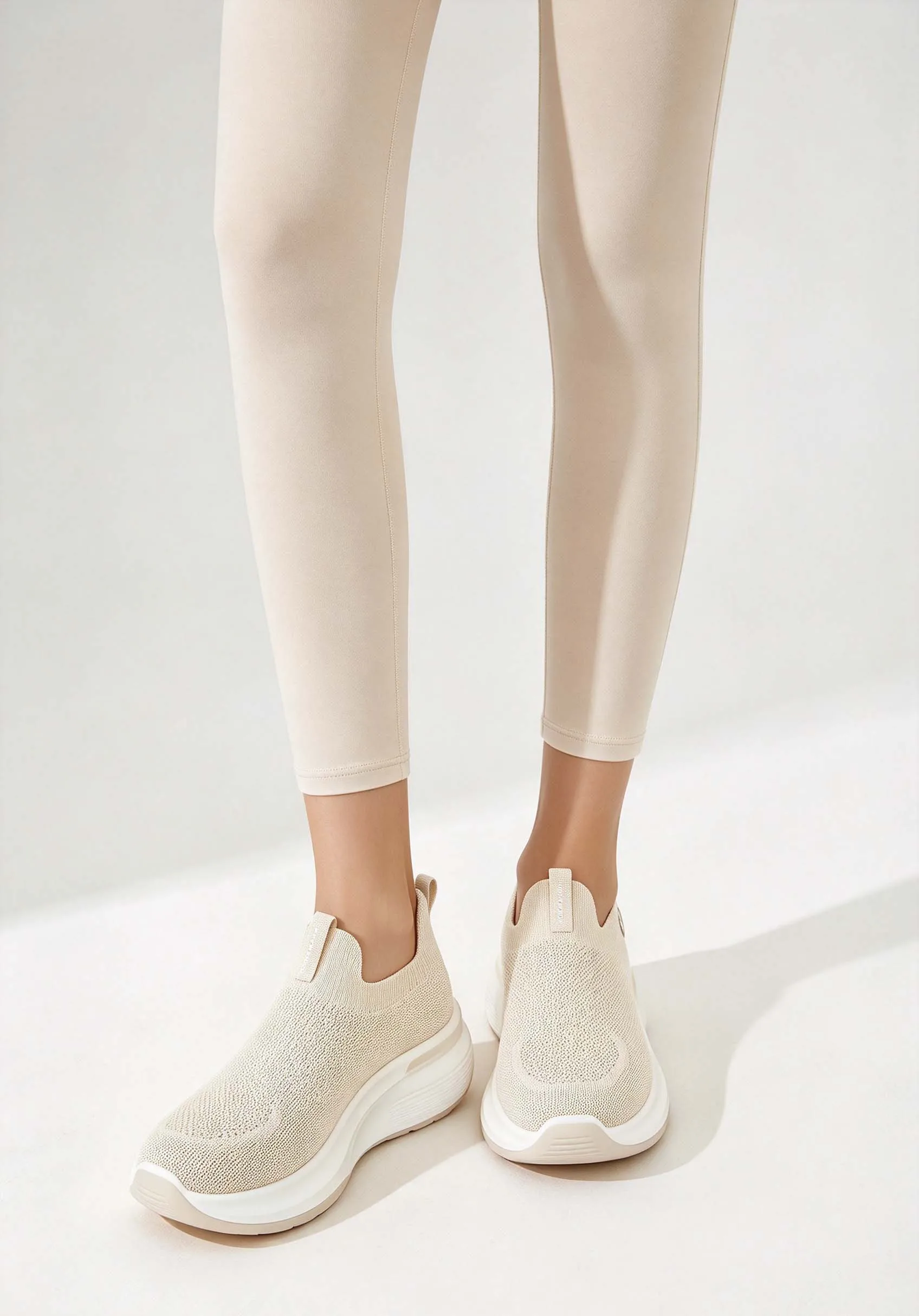女性用ニット素材の厚底ウォーキングシューズ、通気性の良いニッ - Knit Fabric Lace Up Sneakers のレビューと価格
