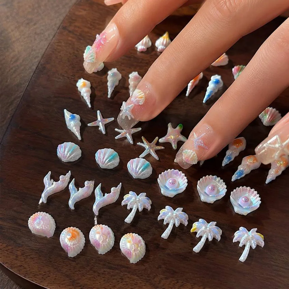 50Pcs Gorgeous Sparkling Sea Shells Nail Charms Assorted Iridescent Holographic Beach Life Nail Decor Pretty Style Nail Supplies