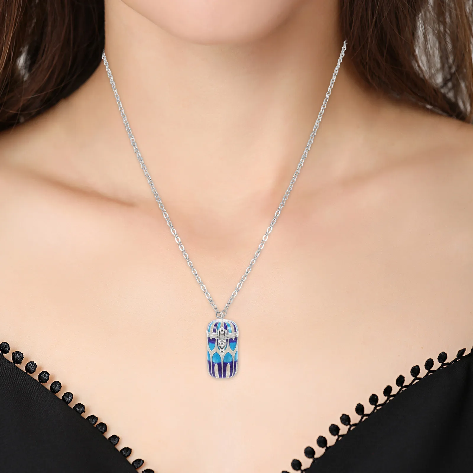 

3Pcs Mini Hollow Enamel Perfume Pendant Portable Essential Oil Diffuser Necklace Charm Unique Refillable