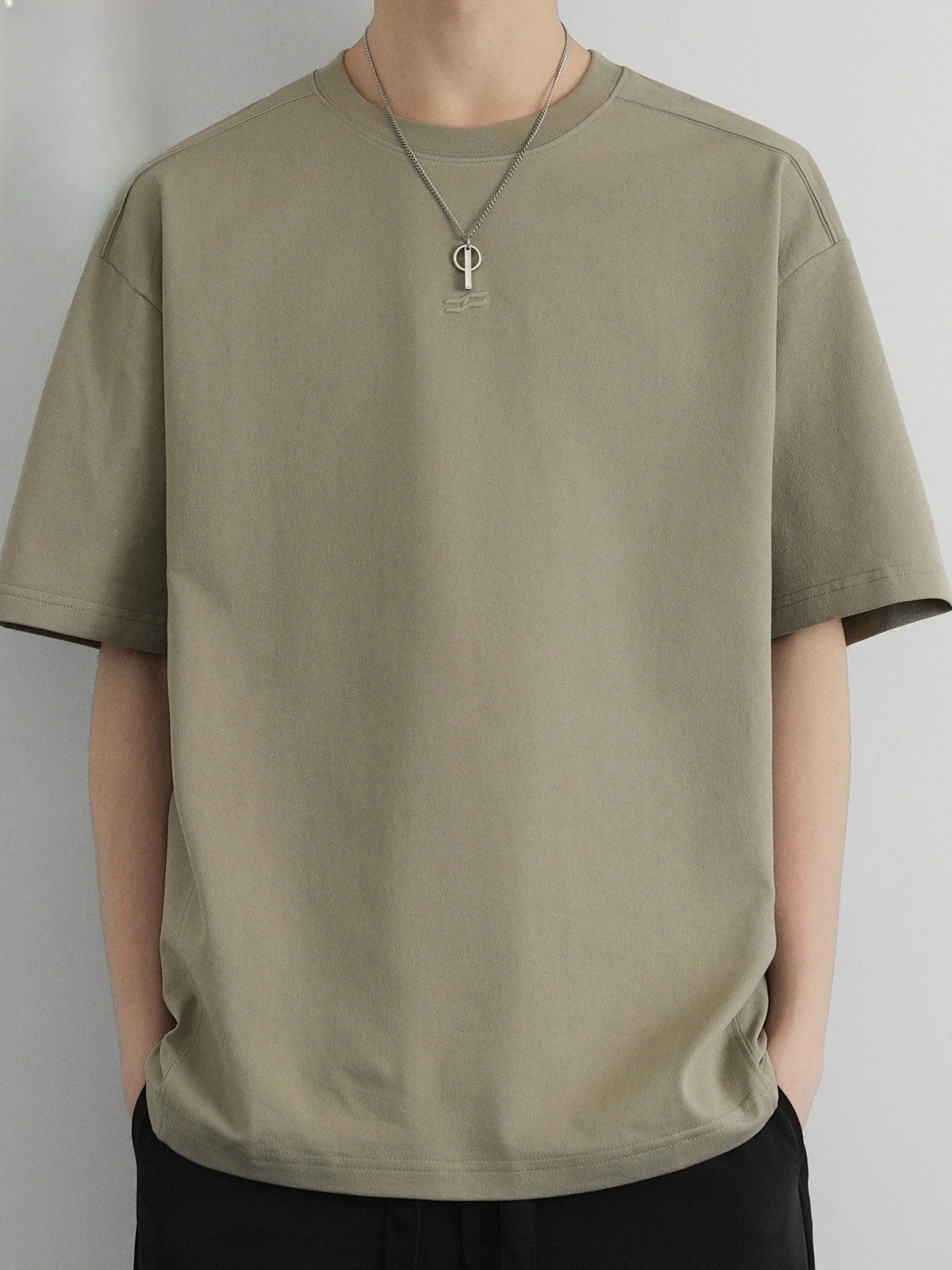 

Мужская футболка с коротким рукавом, свободного кроя, однотонная, повседневная, из плотного материала, молодежная, модная, летняя, хлопок/полиэстер