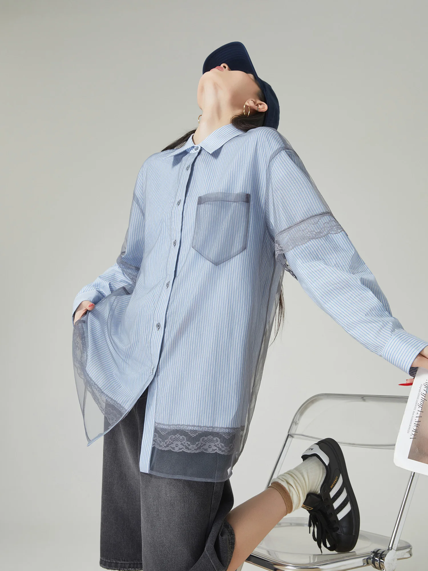 

Синяя блузка с кружевными вставками и полосками, свободного кроя, для женщин, дизайнерская, стройнящая, для повседневной носки, из полиэстера, с длинными рукавами