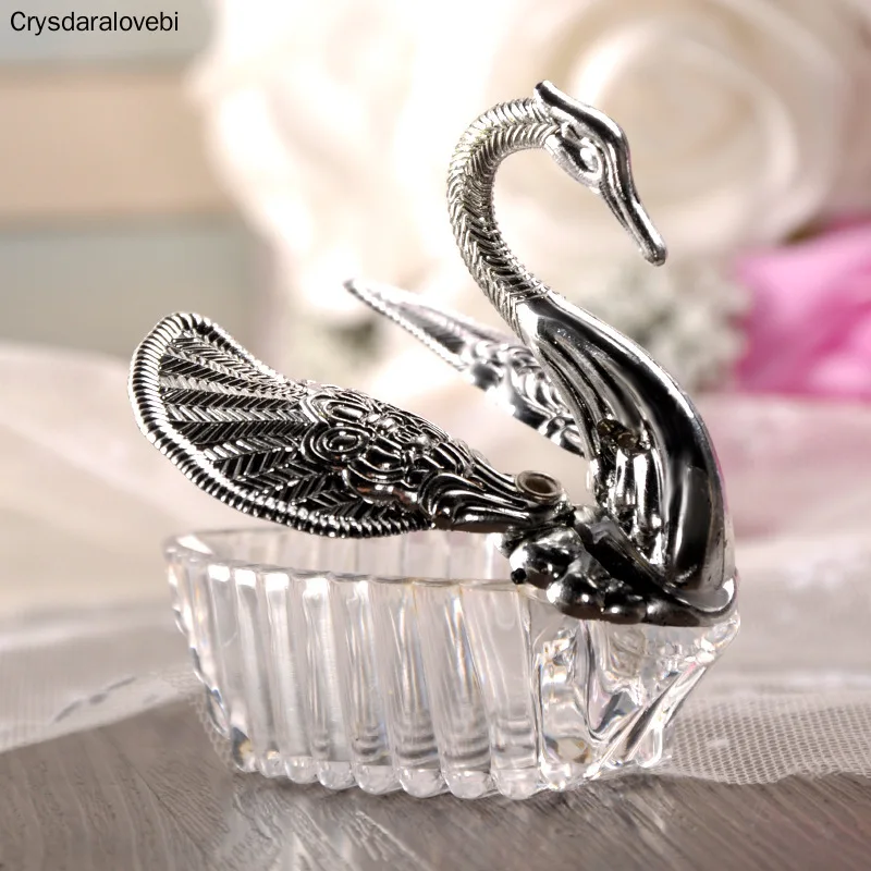 24pcs New Wedding Favor Boxes Acrylic Swan With Beautiful Lily Flower Wedding Gift Candy Favors Novelty Baby Shower Candy Boxes