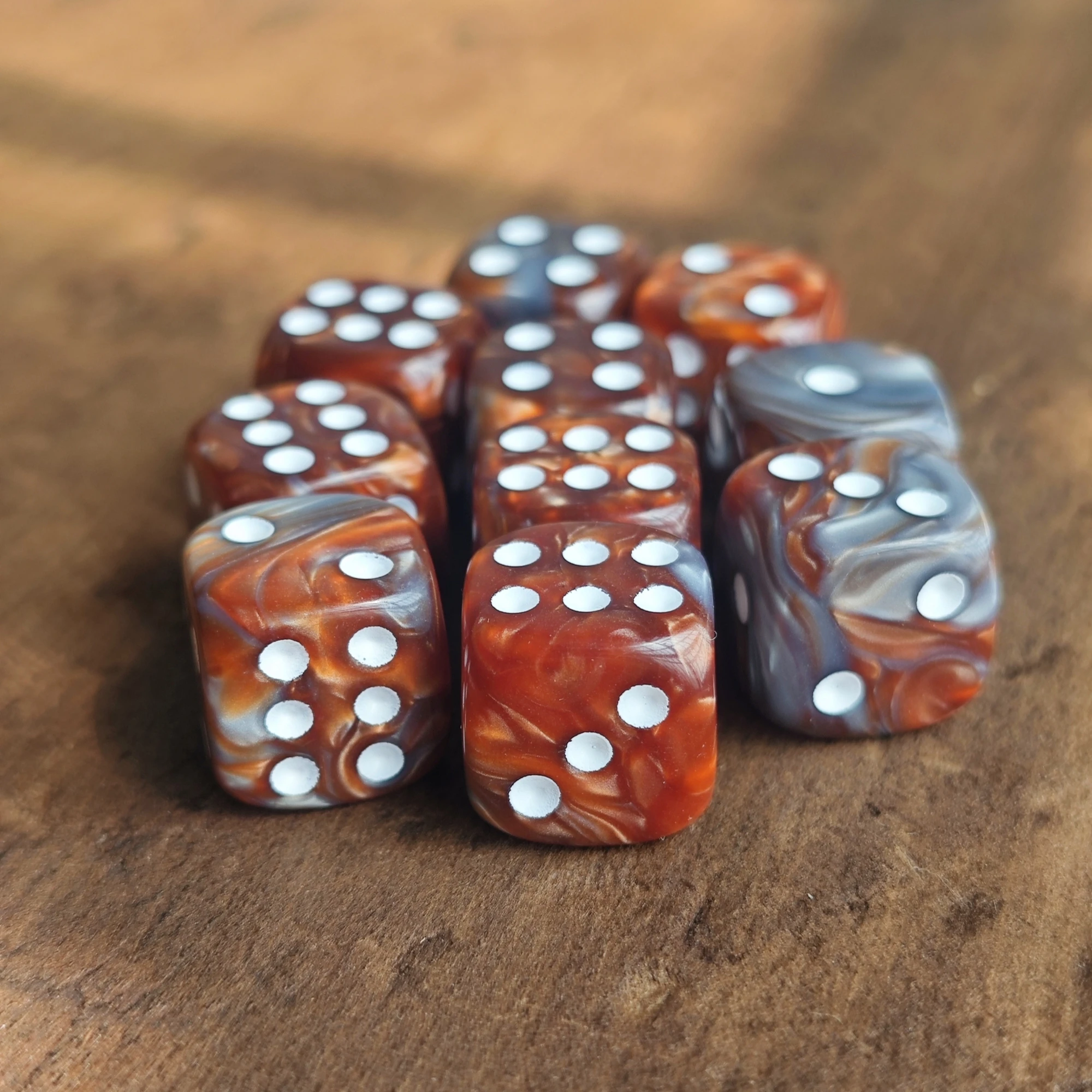 16MM Red and Grey Points D6 Dice Set Warhammers 40K Dungeons and Dragons Board Game - Image 2