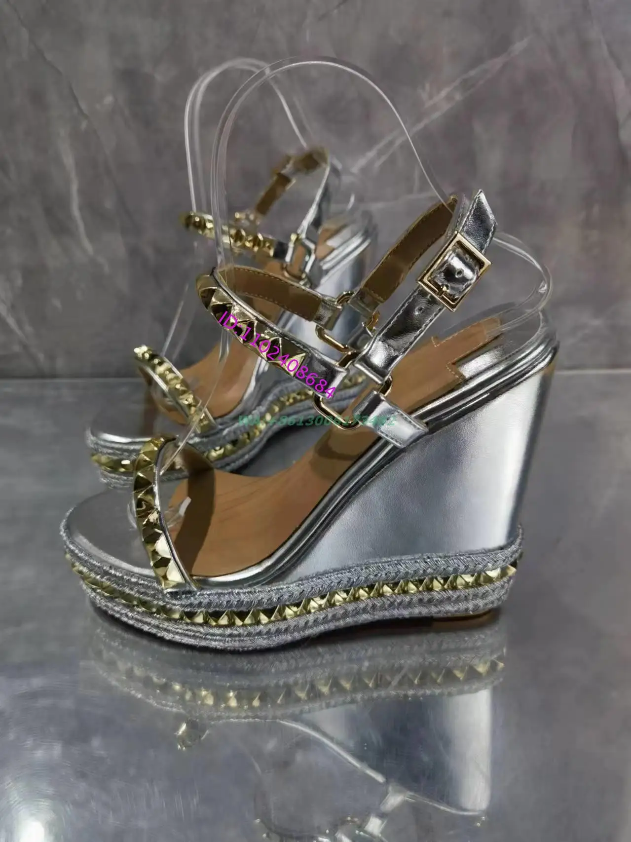 Design Frauen Sommer Silber Hohe Keil Sandale Offene spitze Gold Nieten Keilabsatz Hohe Plattform Slingback Schnalle Silber Sandale