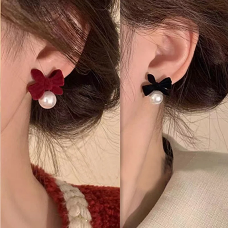 2024 New Fashion Flocking Bowtie Pearl Pendant Earrings French Retro Bowknot Girl Ear Stud Velvet Bow New Year Earring Jewelry