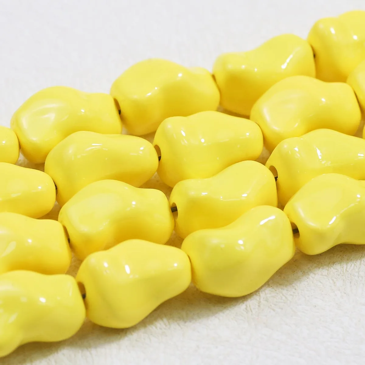 Chips acrílicos amarelos de 20x13mm – faça você mesmo feito à mão para fazer joias, cordas de contas soltas e acessórios