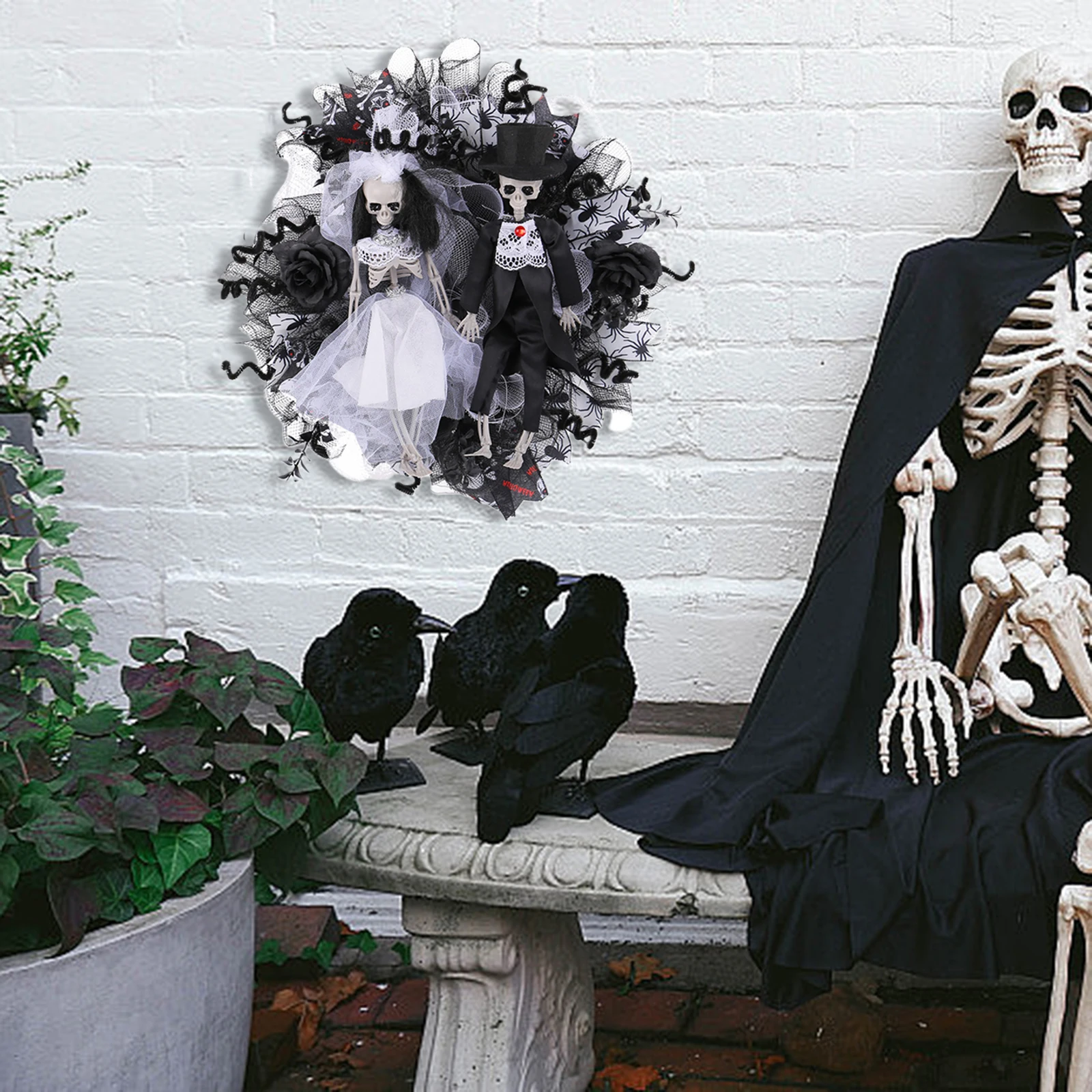 

2024 Halloween Skull Wreath Gothic Skeleton Bride and Groom Mesh Garland Halloween Home Decor for Front Door Wall Room